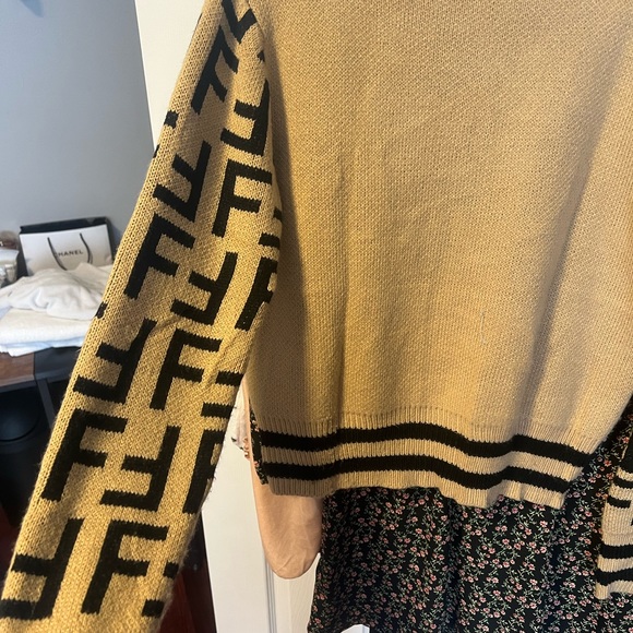 Caramel Sweater - small - Picture 3 of 4
